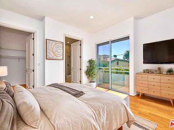 5050 Maplewood Avenue 206, Los Angeles CA 90004