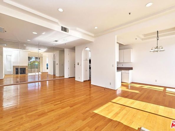 5050 Maplewood Avenue 206, Los Angeles CA 90004