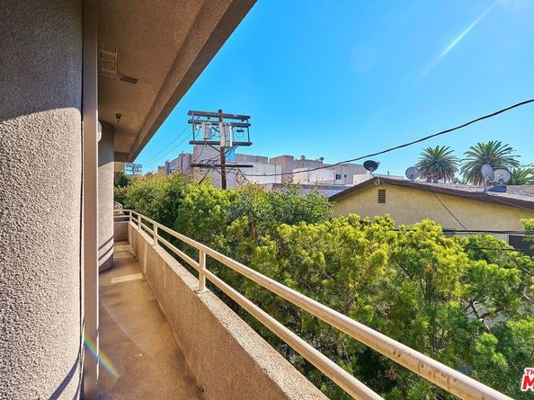 5050 Maplewood Avenue 206, Los Angeles CA 90004