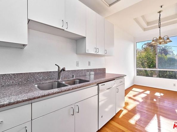 5050 Maplewood Avenue 206, Los Angeles CA 90004