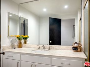 7259 Hillside Avenue 202, Los Angeles CA 90046