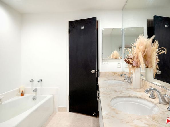 7259 Hillside Avenue 202, Los Angeles CA 90046