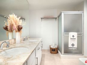 7259 Hillside Avenue 202, Los Angeles CA 90046