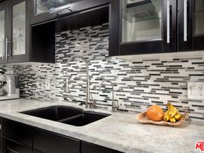 7259 Hillside Avenue 202, Los Angeles CA 90046