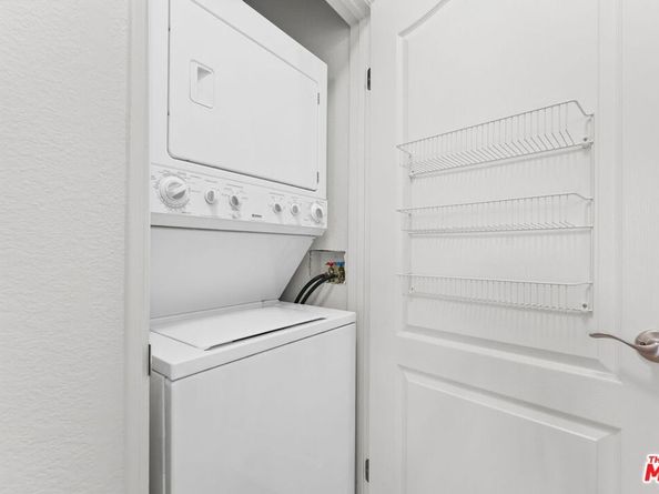 4348 Mammoth Avenue 301, Sherman Oaks CA 91423