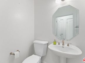 4348 Mammoth Avenue 301, Sherman Oaks CA 91423