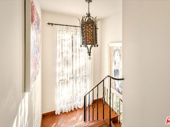 1135 Sunset Vale Avenue, West Hollywood CA 90069