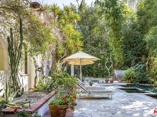 1135 Sunset Vale Avenue, West Hollywood CA 90069