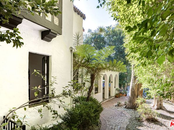 1135 Sunset Vale Avenue, West Hollywood CA 90069