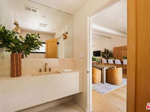 8628 Edwin Drive, Los Angeles CA 90046