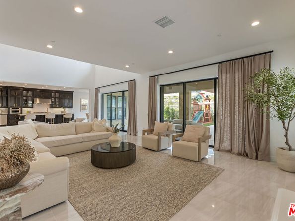 11734 N Manchester Way, Porter Ranch CA 91326