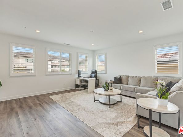 11734 N Manchester Way, Porter Ranch CA 91326