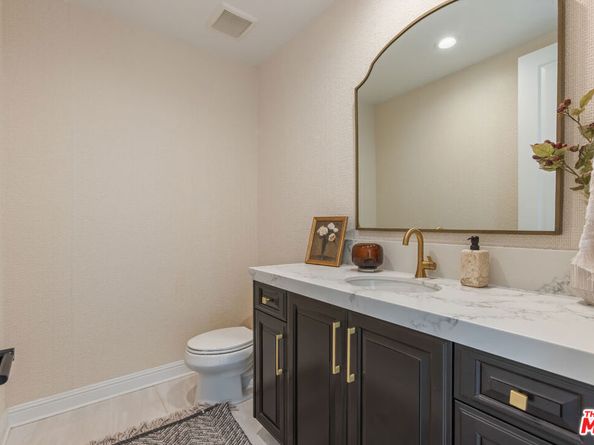 11734 N Manchester Way, Porter Ranch CA 91326