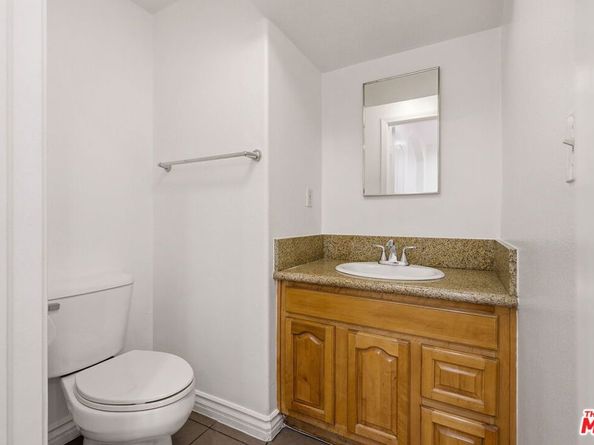 4838 Elmwood Avenue 7, Los Angeles CA 90004