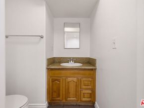 4838 Elmwood Avenue 7, Los Angeles CA 90004