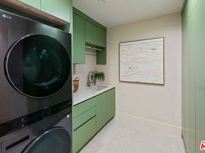 565 Toyopa Drive, Pacific Palisades CA 90272