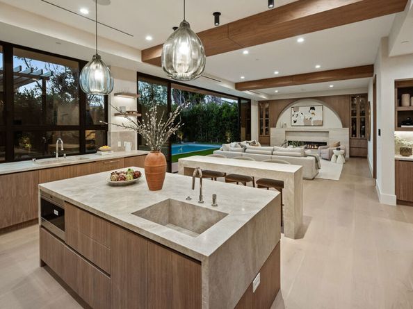 565 Toyopa Drive, Pacific Palisades CA 90272