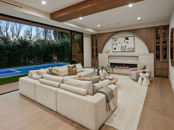 565 Toyopa Drive, Pacific Palisades CA 90272