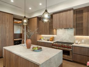 565 Toyopa Drive, Pacific Palisades CA 90272