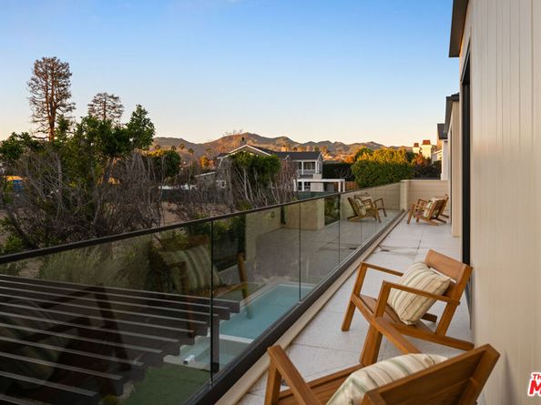 565 Toyopa Drive, Pacific Palisades CA 90272