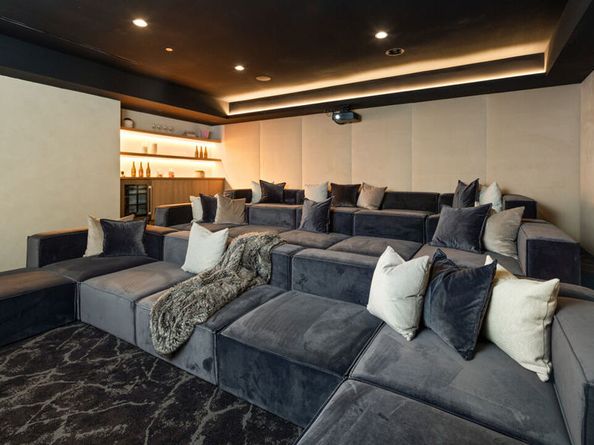 565 Toyopa Drive, Pacific Palisades CA 90272