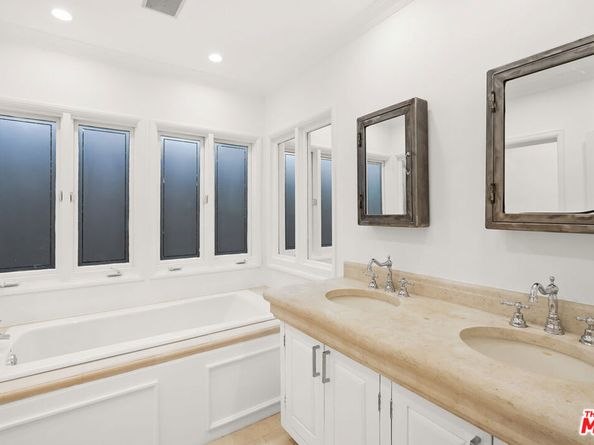 318 N Huntley Drive, West Hollywood CA 90048