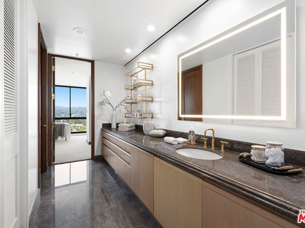 10490 Wilshire Boulevard PH4, Los Angeles CA 90024