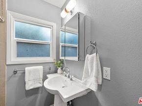 5913 Fountain Avenue, Los Angeles CA 90028