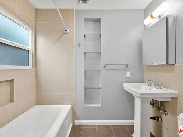 5913 Fountain Avenue, Los Angeles CA 90028