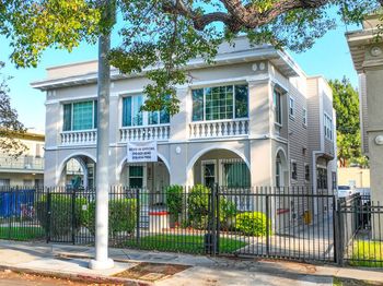 1220 W 27th Street