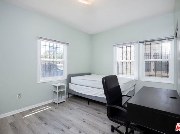 1220 W 27th Street, Los Angeles CA 90007