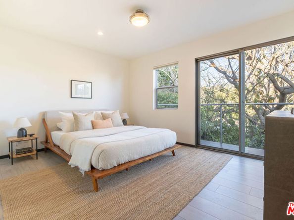 2465 N Gower Street, Los Angeles CA 90068