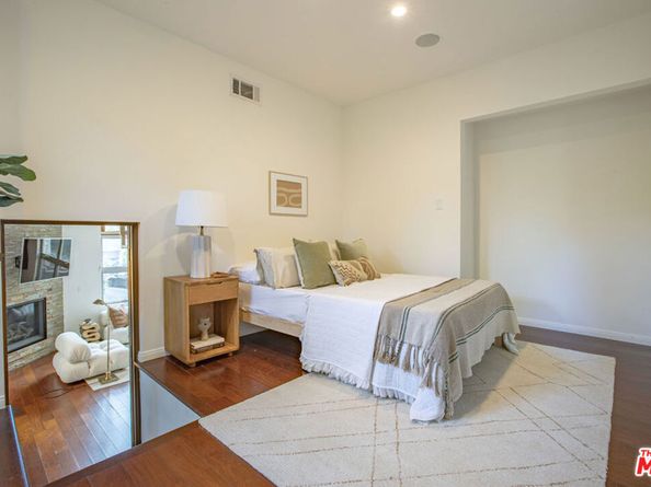2465 N Gower Street, Los Angeles CA 90068