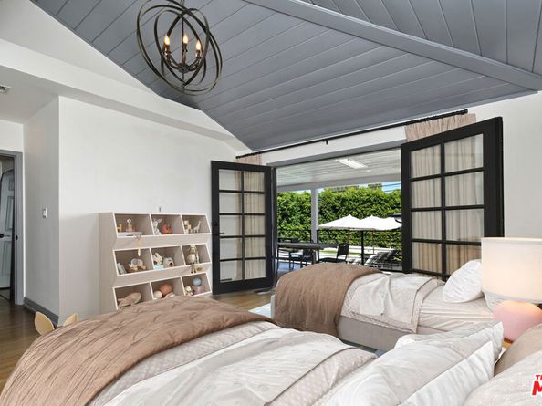 18033 Rosita Street, Encino CA 91316