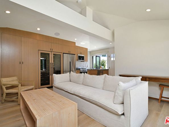 18033 Rosita Street, Encino CA 91316