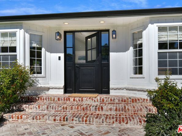 18033 Rosita Street, Encino CA 91316