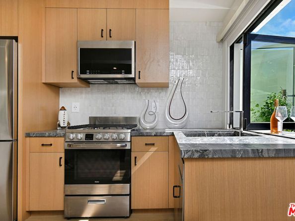 18033 Rosita Street, Encino CA 91316