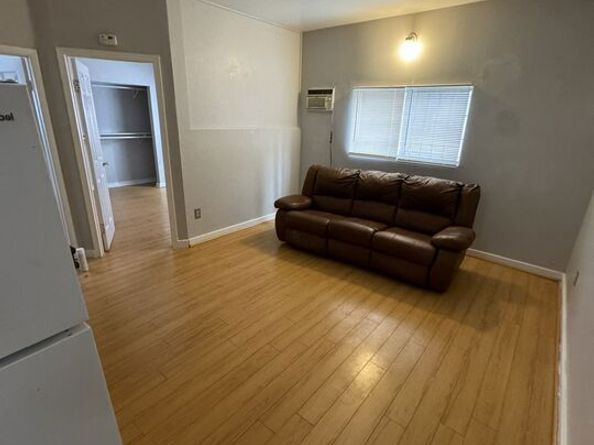 3806 S Broadway, Los Angeles CA 90037