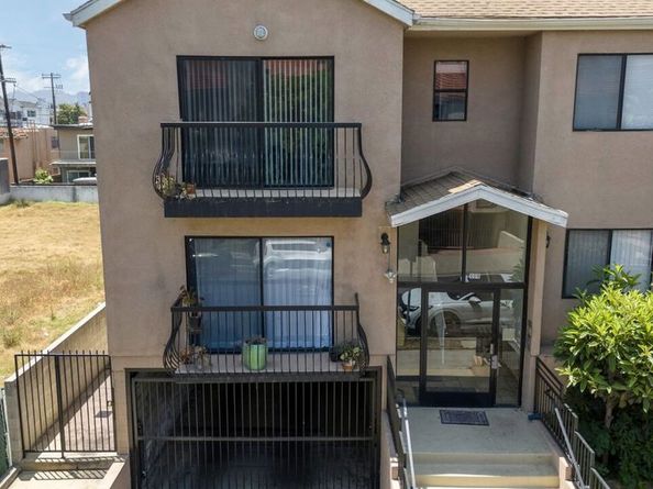 10916 Huston Street 102, North Hollywood CA 91601