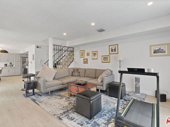 10916 Huston Street 102, North Hollywood CA 91601