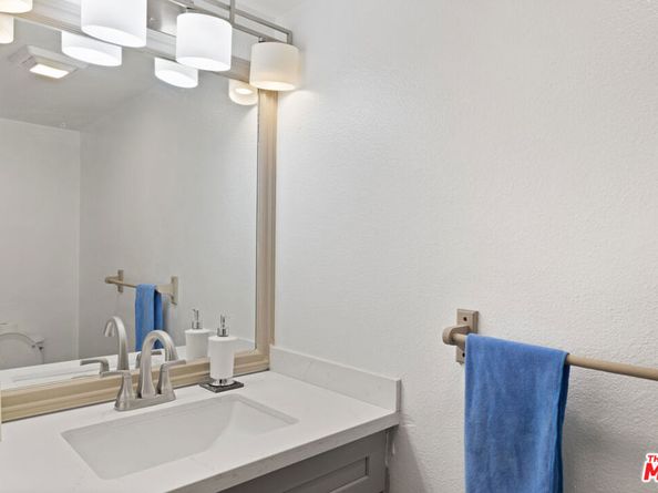 10916 Huston Street 102, North Hollywood CA 91601