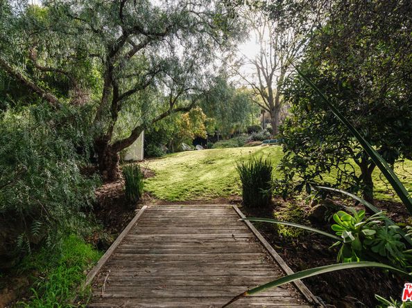 2002 Tuna Canyon Road, Topanga CA 90290