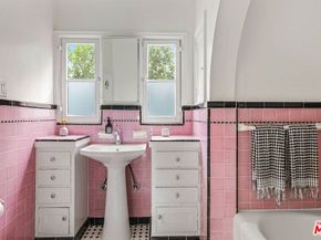 8210 Willoughby Avenue, Los Angeles CA 90046