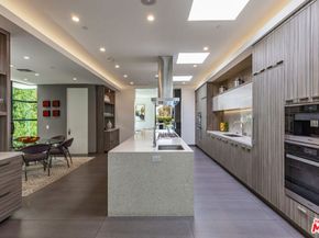 2002 LOMA VISTA Drive, Beverly Hills CA 90210