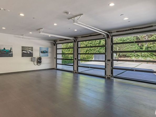 2002 LOMA VISTA Drive, Beverly Hills CA 90210