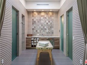 2002 LOMA VISTA Drive, Beverly Hills CA 90210