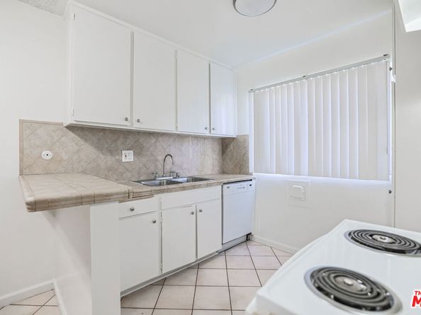 6121 Woodman Avenue, Van Nuys CA 91401