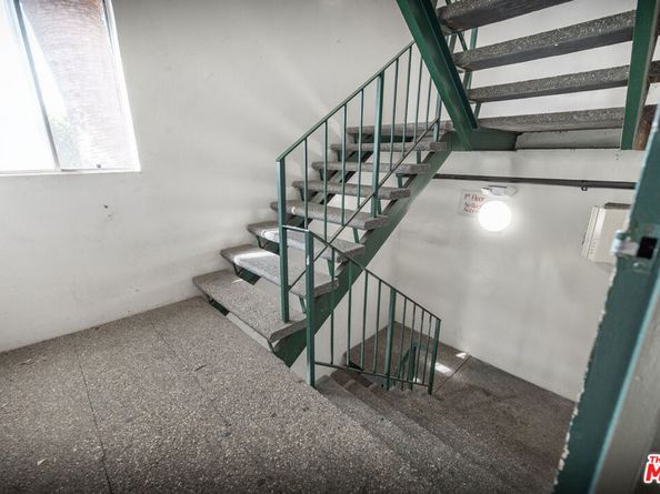 6121 Woodman Avenue, Van Nuys CA 91401