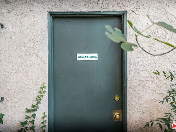 6121 Woodman Avenue, Van Nuys CA 91401