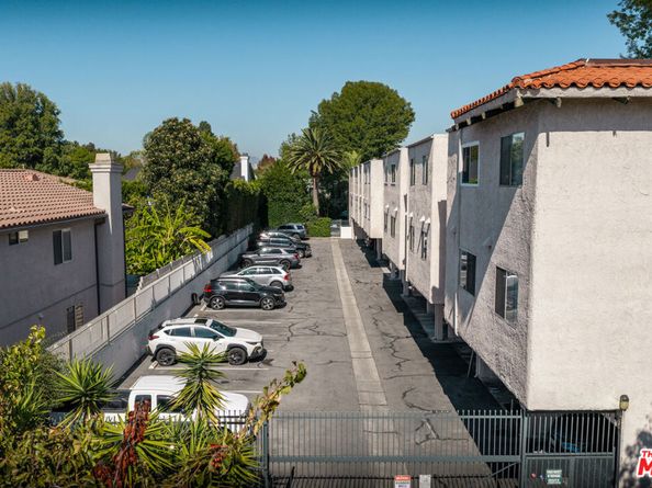 6121 Woodman Avenue, Van Nuys CA 91401